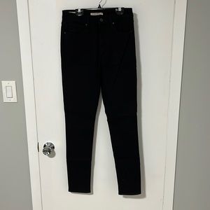 High rise skinny Levi’s black jeans
